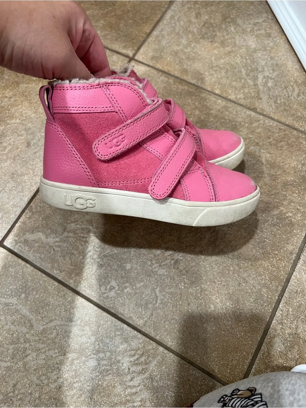 UGG easy off